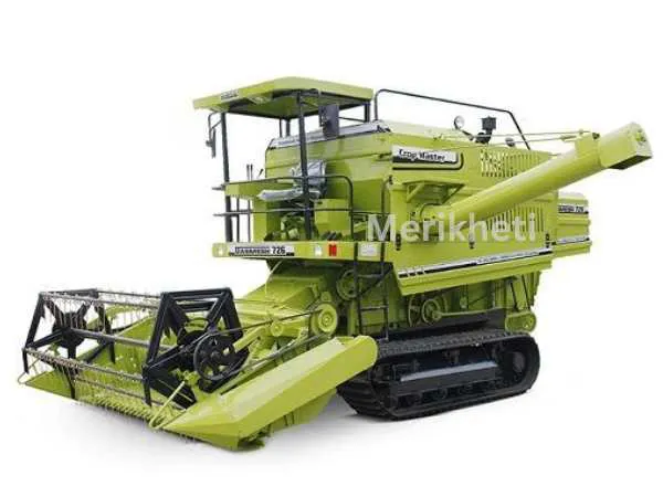 Dasmesh 726- Track Combine Harvester