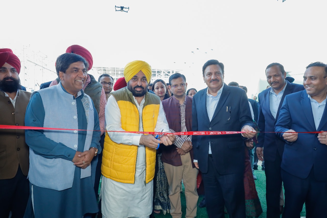 पंजाब CM श्री भगवंत मान ने Rs. 1300 करोड़ की सोनालीका की विस्तार योजना का अनावरण दुनिया के सबसे बड़े ट्रैक्टर प्लांट, होशियारपुर, पंजाब में किया