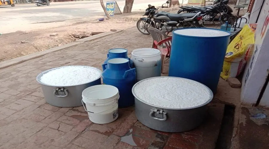 मावा-मिठाई,आइस्क्रीम गायब, सिर्फ दूध बाकी