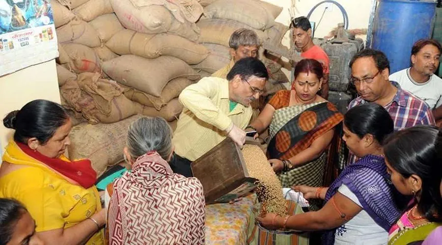 राशन और 500 रुपए से नहीं चलेगा काम
