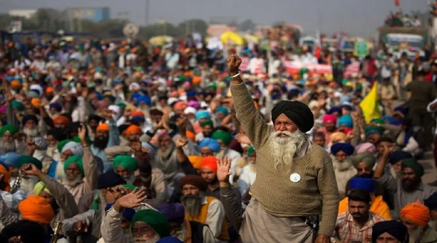खल रही किसान नेतृत्व की कमी, सरकार कर रही खेल