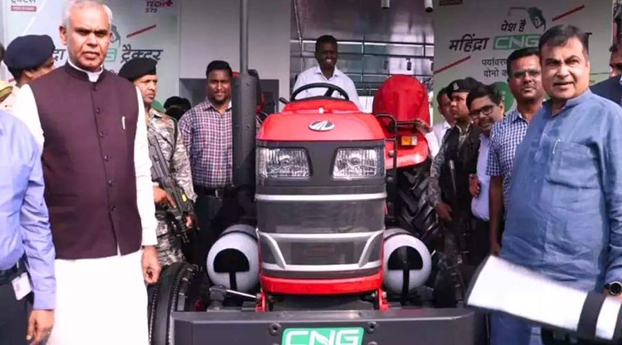 कृषि शिखर सम्मेलन, एग्रोविजन, नागपुर में महिंद्रा ने पहला सीएनजी मोनो फ्यूल ट्रैक्टर लॉन्च किया है